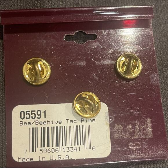 Spoontiques Bee/Beehive Vintage Pewter/Gold Pin Art - Approx 3/4 In Each - Picture 3 of 3